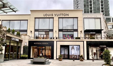 louis vuitton bravern hours.